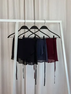 Bloch navy kort chiffon slå om skirt