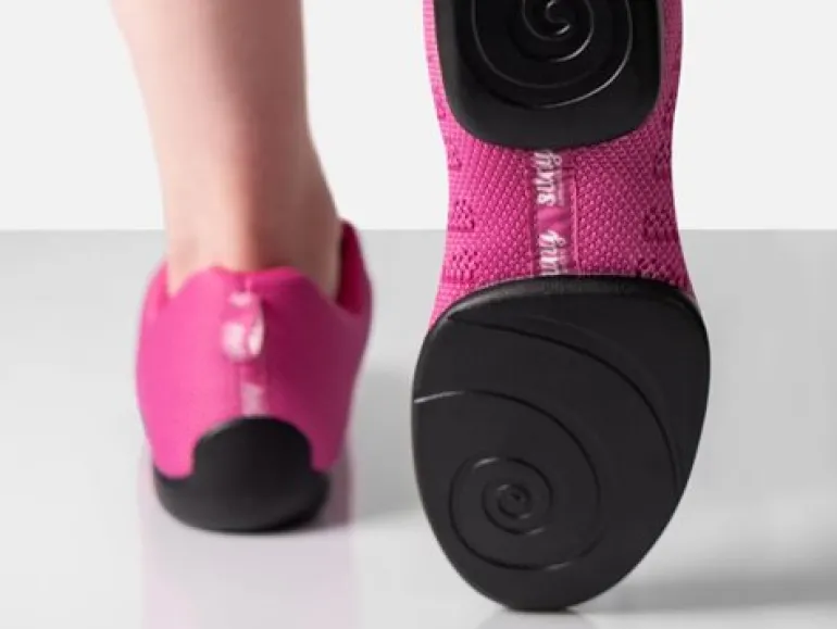 Fuschia farvet dansesneaker i åndbar strik til damer - Suny