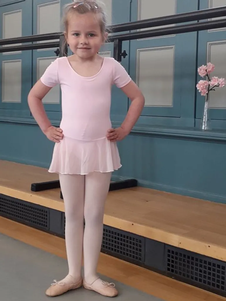 Mørk rosa dragt med påsyet chiffon skørt Ballet Rosa