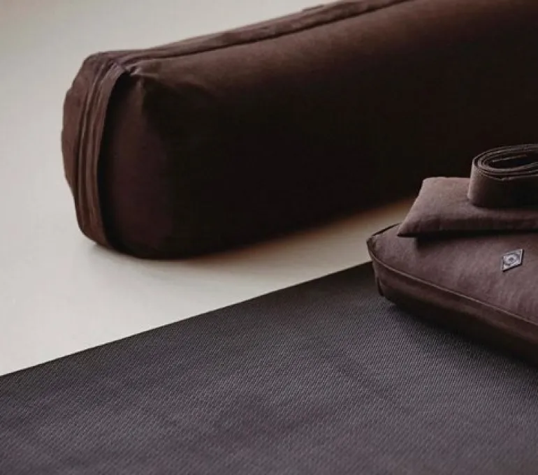 Simple Days yogapølle i brun
